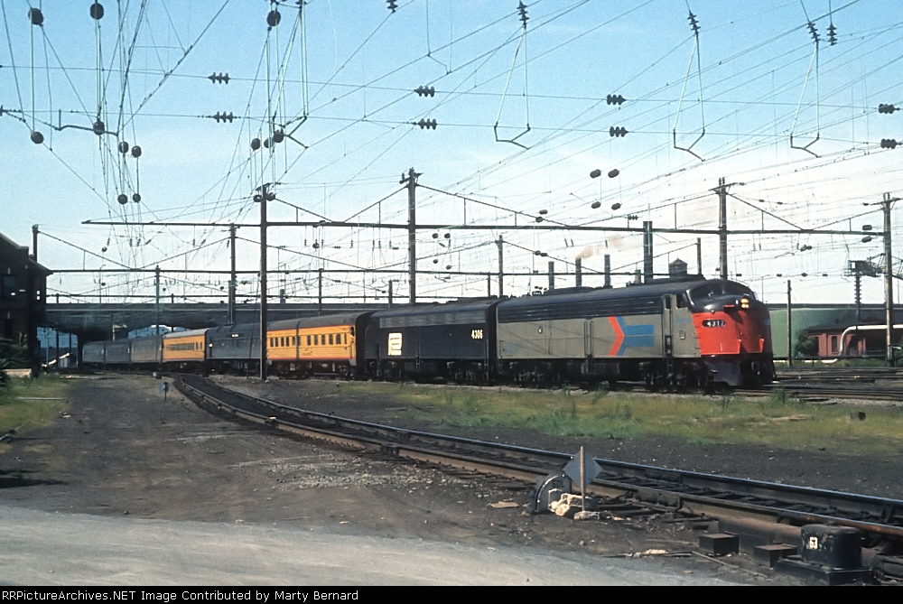 AMTK 4317 and 4305 Take the National Limited East